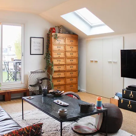 Apartment Romantic With A View Of The Sacre-coeur *